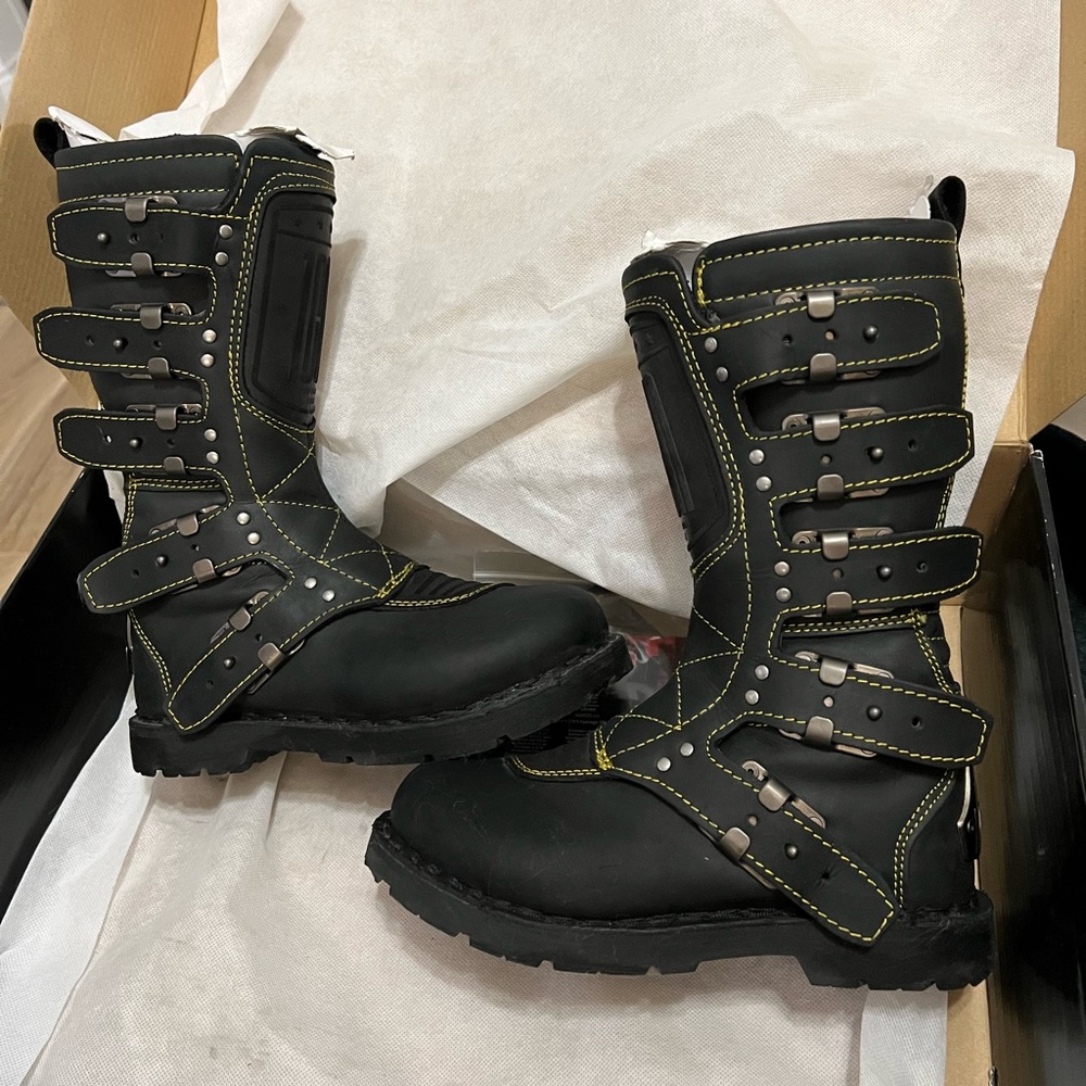 Icon 1000 women’s 5.5 Elsinore boots. Still new never worn. Premium leather. - Picture 2 of 6